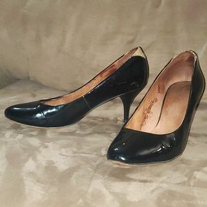 Roberto Vianni patent black leather pumps